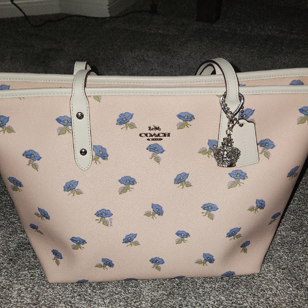 NEW CONDITION BELLE Coach Tote SEND OFFERS!